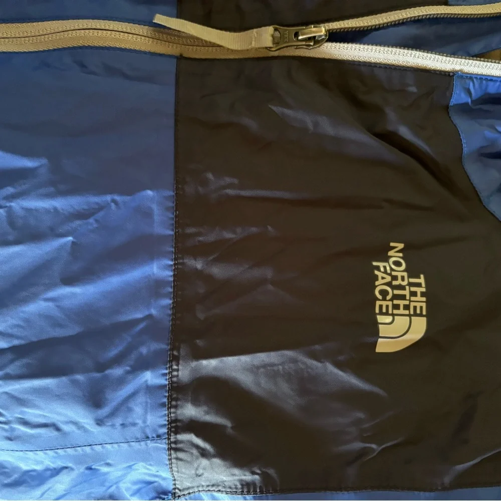 3 The North face  big Kids Blue and Green and grey  Jackets yes all 3 - Picture 4 of 8